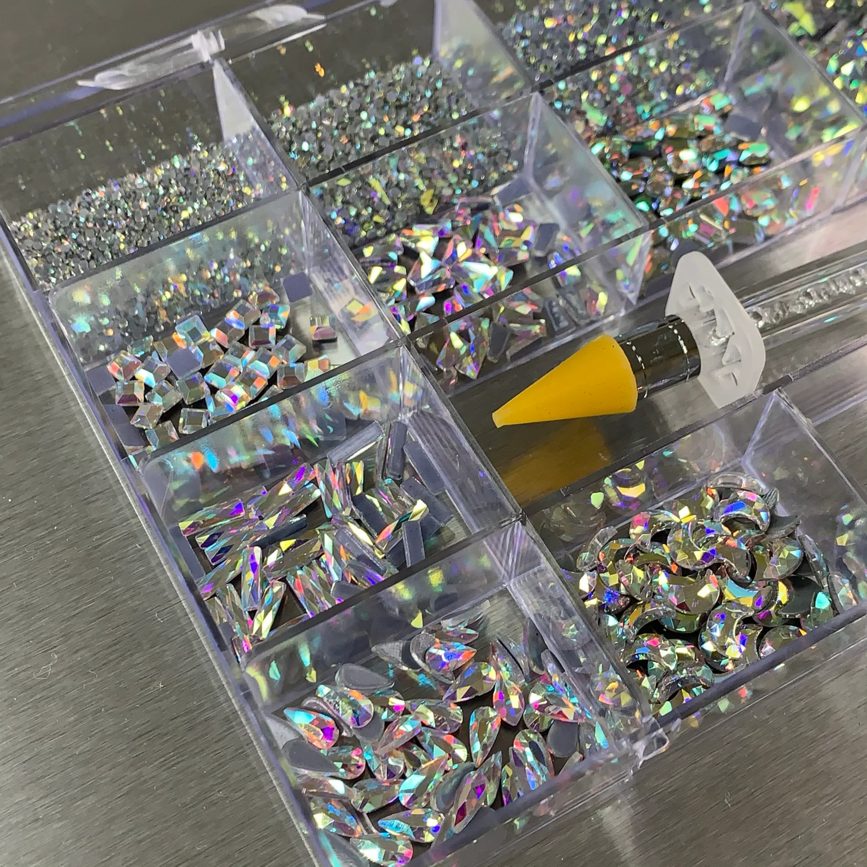 [AB Iridescent silver-back] Rhinestones set - 20 cells box - 14 big shapes and 6 round shapes - Image 2