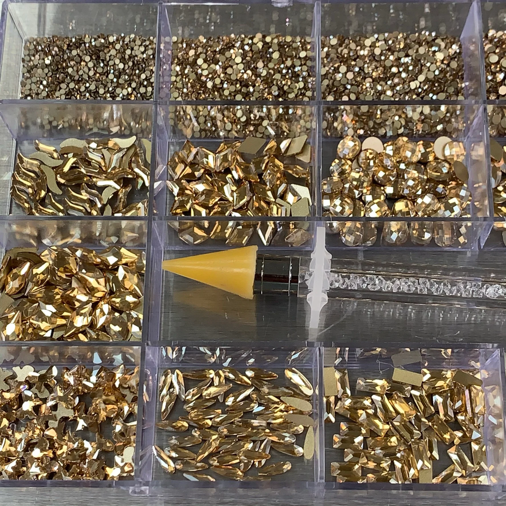 [Champagne Gold] Rhinestones set - 20 cells box - 14 big shapes and 6 round shapes - Image 6