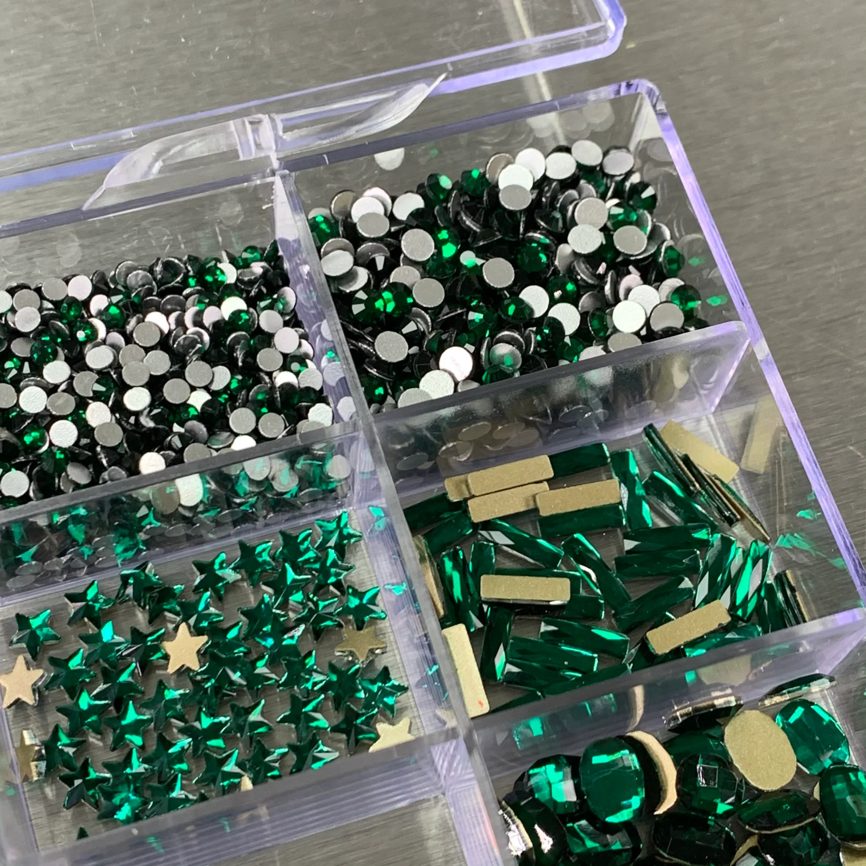 [Emerald Green] Rhinestones set - 20 cells box - 14 big shapes and 6 round shapes - Image 8
