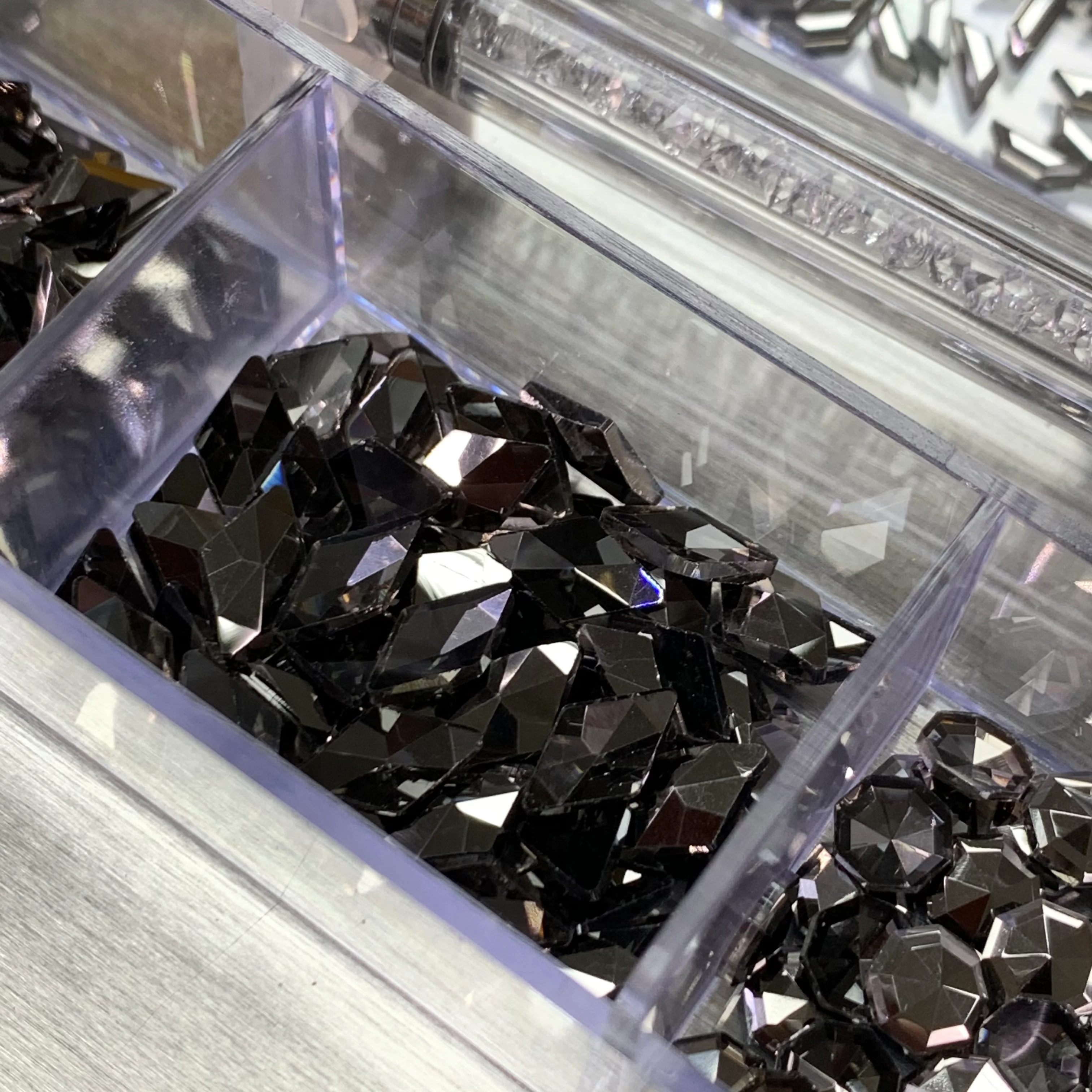 Gun Metal color Rhinestones set - 20 cells - 14 big shapes and 6 round shapes - Image 9