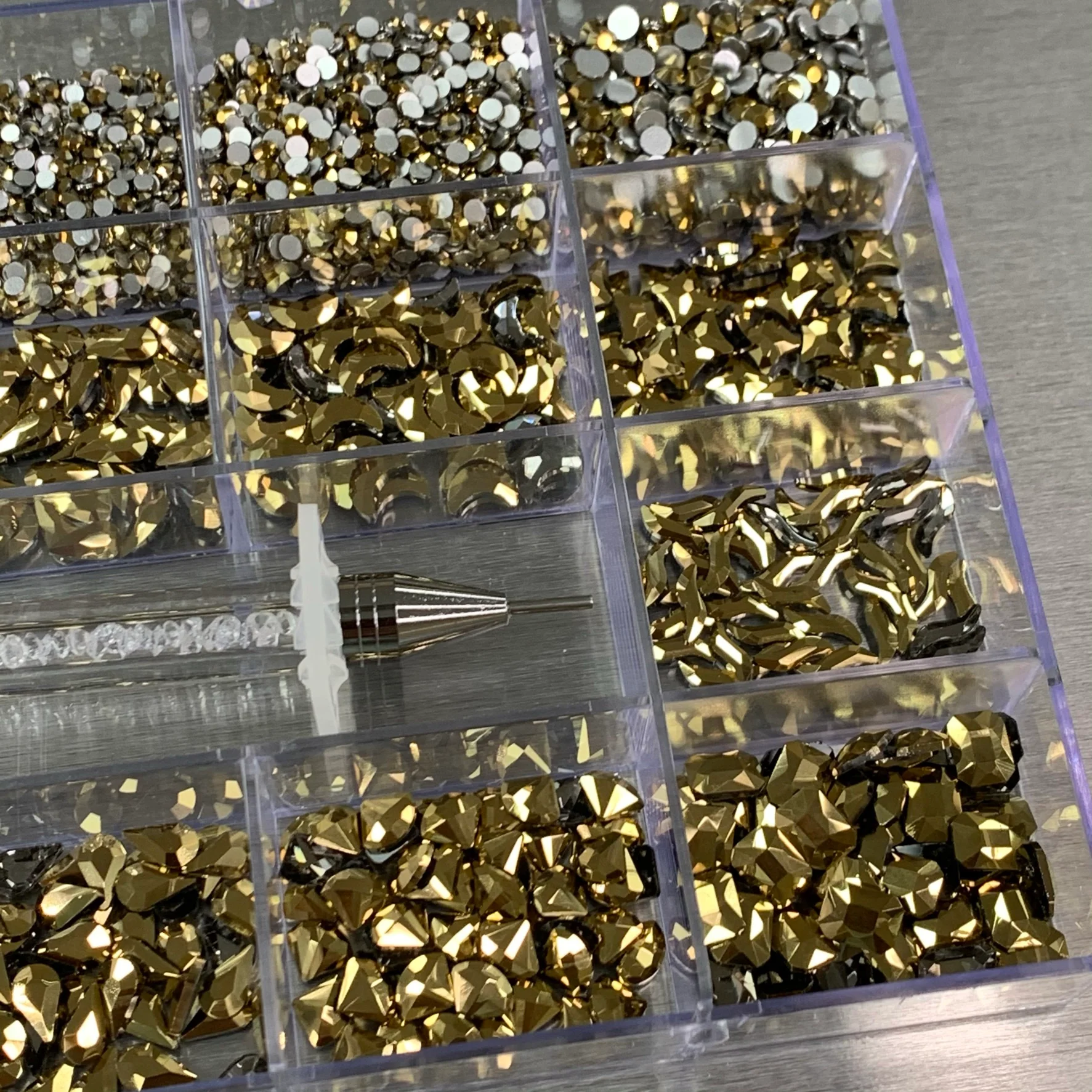 [Metallic Gold] Rhinestones set - 20 cells box - 14 big shapes and 6 round shapes - Image 5